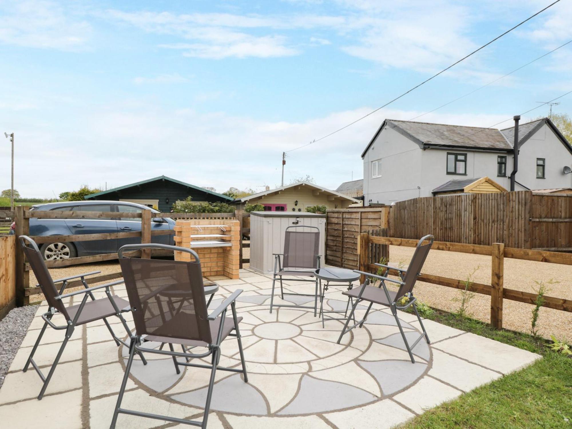 The Nook Villa Swindon Exterior photo