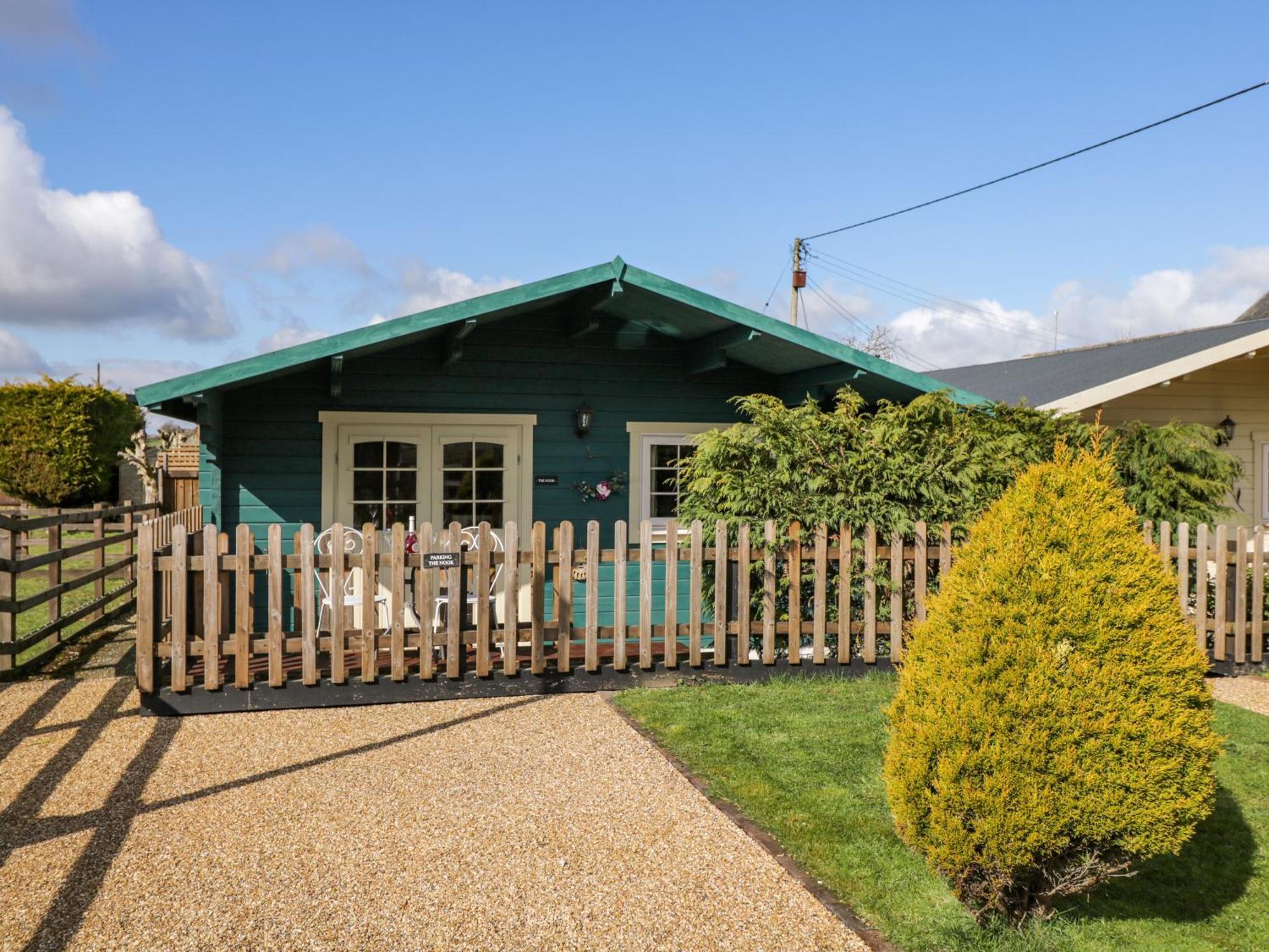 The Nook Villa Swindon Exterior photo