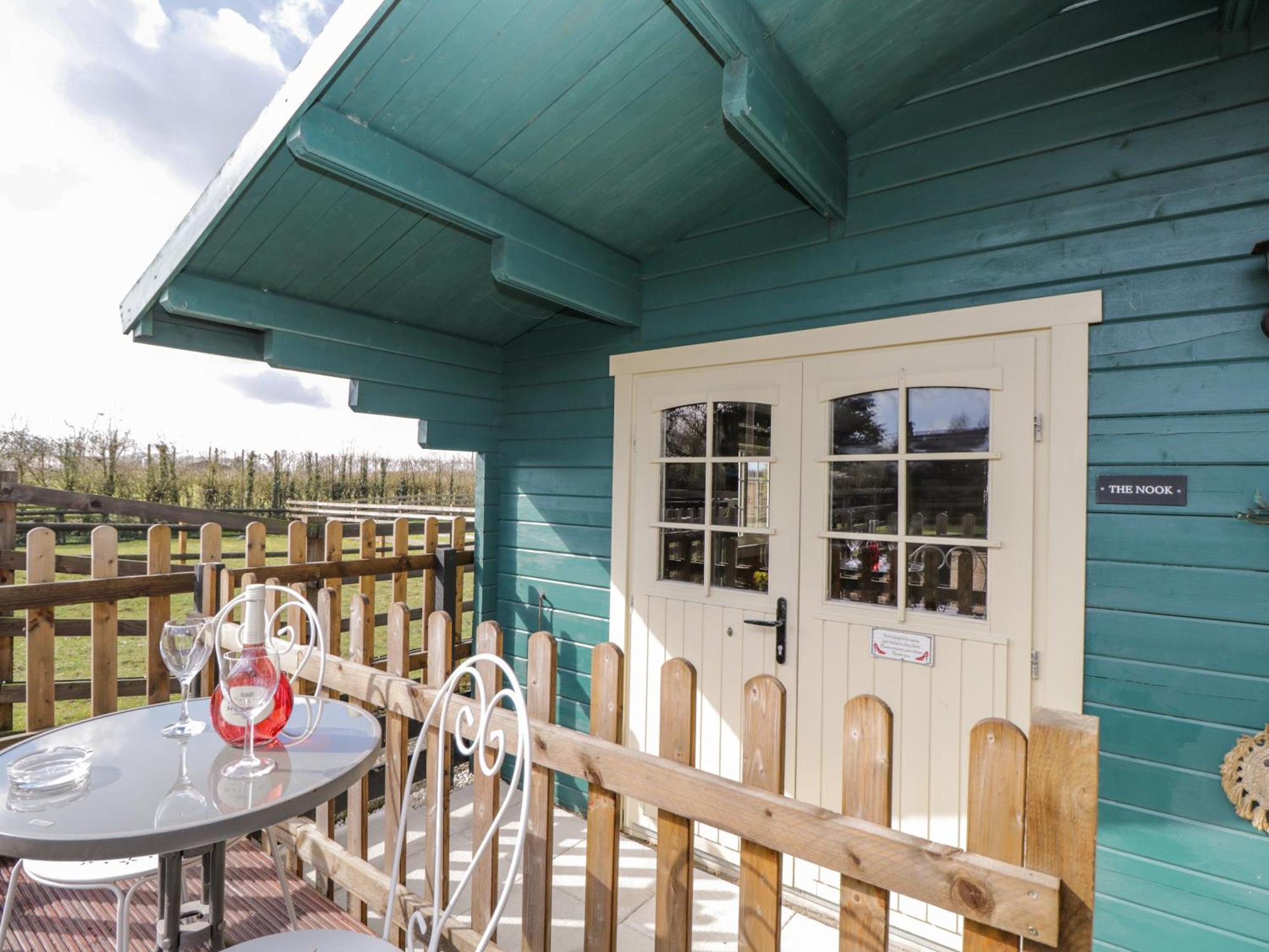 The Nook Villa Swindon Exterior photo