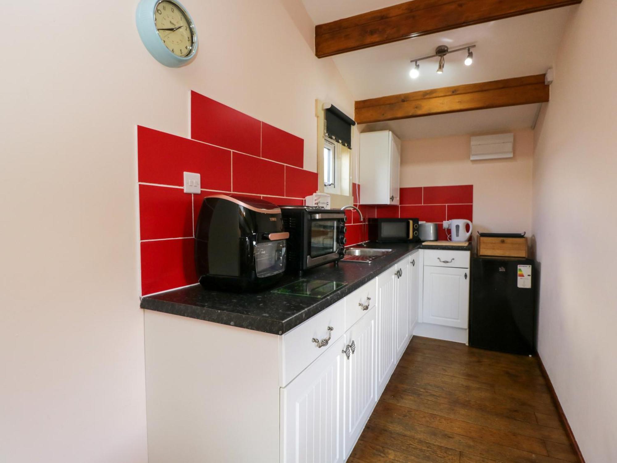 The Nook Villa Swindon Exterior photo